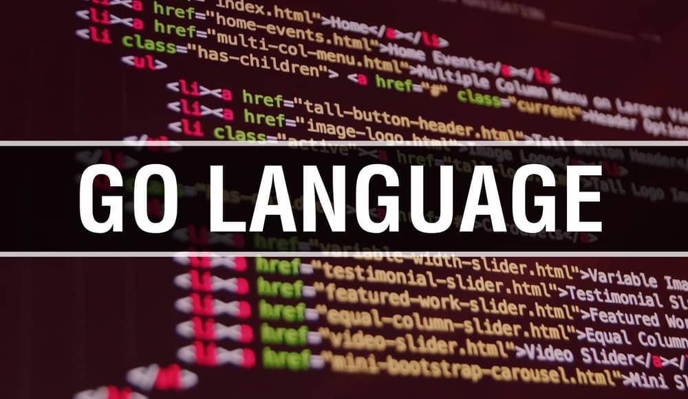 Imagen con código y el texto "Go Language", ideal para artículos sobre el lenguaje de programación Go.